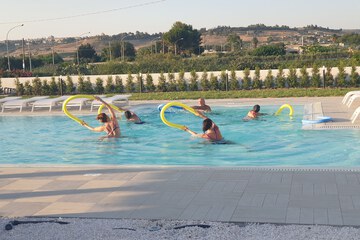 Exercise/lap pool