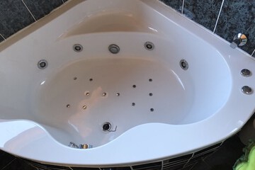 Jetted tub