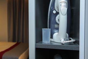 Iron/ironing board