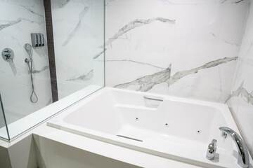 Jetted tub