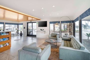 Hotel Interior 7 of 38