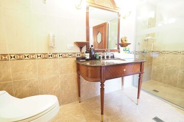 Bathroom sink