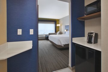 Room 16 of 38