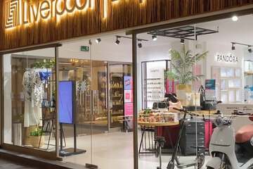 Shopping mall