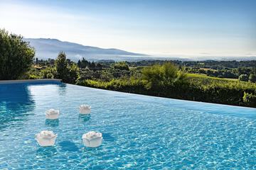 Infinity pool