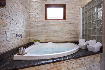 Private spa tub