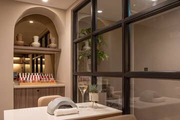 Nail salon