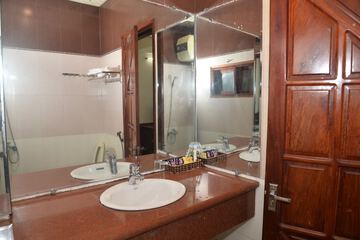 Bathroom sink