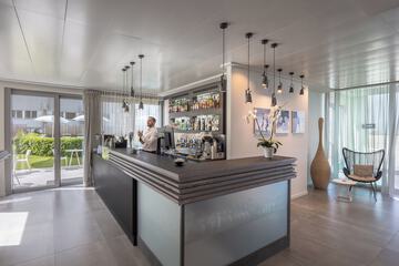 Poolside bar