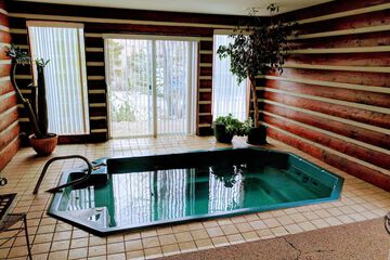 Indoor spa tub