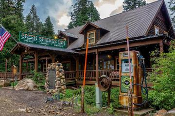 Green Springs Inn & Cabins