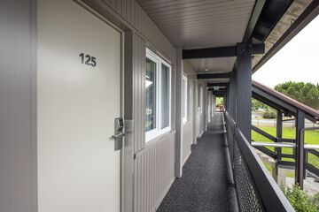 Handrails in hallways