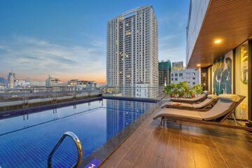 Rooftop pool