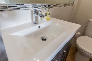 Bathroom sink