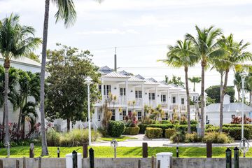 Bayside Villas by Islander Resort