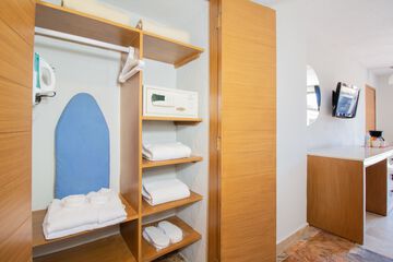 Iron/ironing board