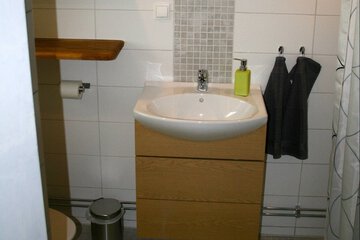 Bathroom sink