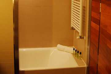 Deep soaking bathtub