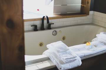 Deep soaking bathtub