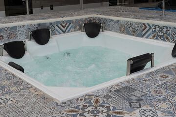 Jetted tub
