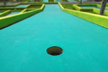 Mini-golf