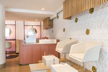 Nail salon
