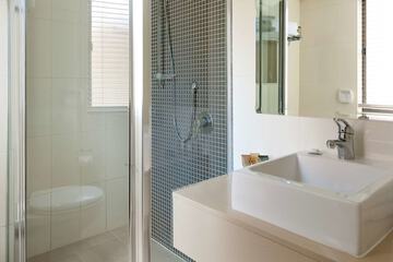 Bathroom shower