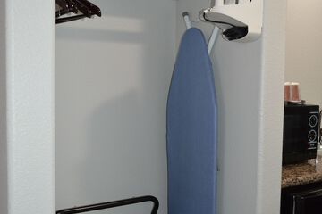 Iron/ironing board