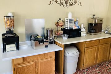 Breakfast/Coffee Service 70 of 84