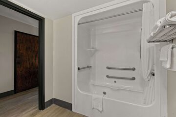 Room 17 of 37