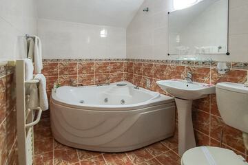 Private spa tub
