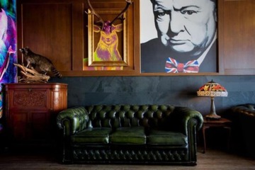 Lobby lounge
