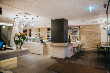 Lobby lounge