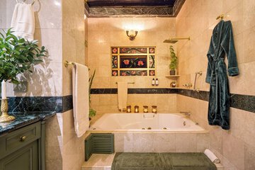 Private spa tub