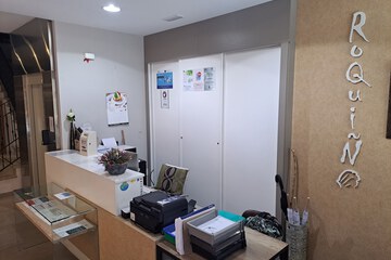Check-in/check-out kiosk