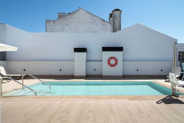 Rooftop pool