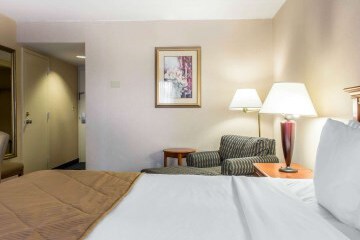 Clarion Hotel & Conference Center 12