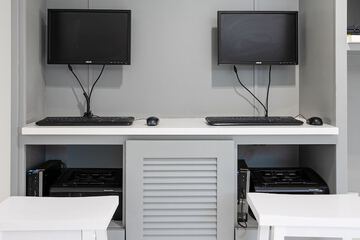 Business Center 154 of 157