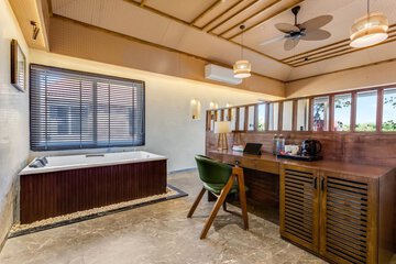 Private spa tub