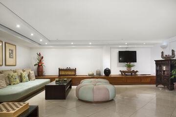 Business Center 52 of 68