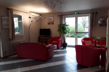 Lobby lounge