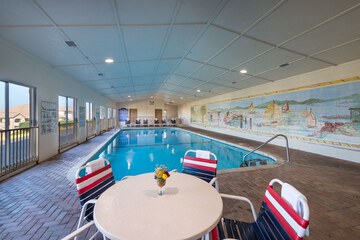 Indoor/outdoor pool