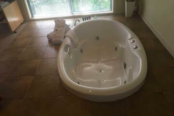 Jetted tub