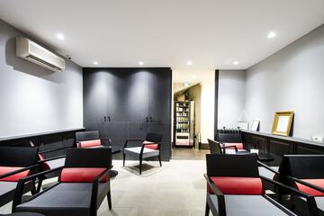 Lobby lounge