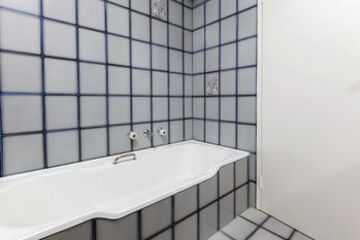 Deep Soaking Bathtub