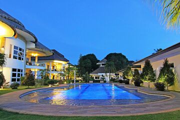 Exercise/lap pool