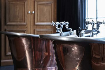 Deep soaking bathtub