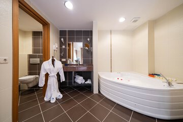 Jetted tub