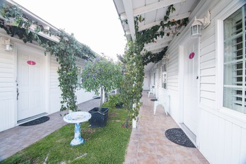 Hotel Exterior 32 of 33