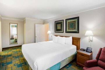 Room 26 of 33